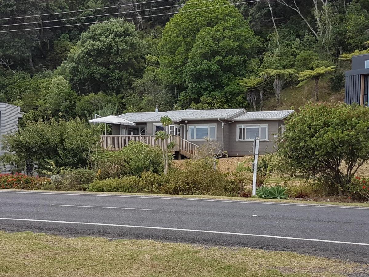 Coromandel Tapu - Beachfront Escape Bagian luar foto
