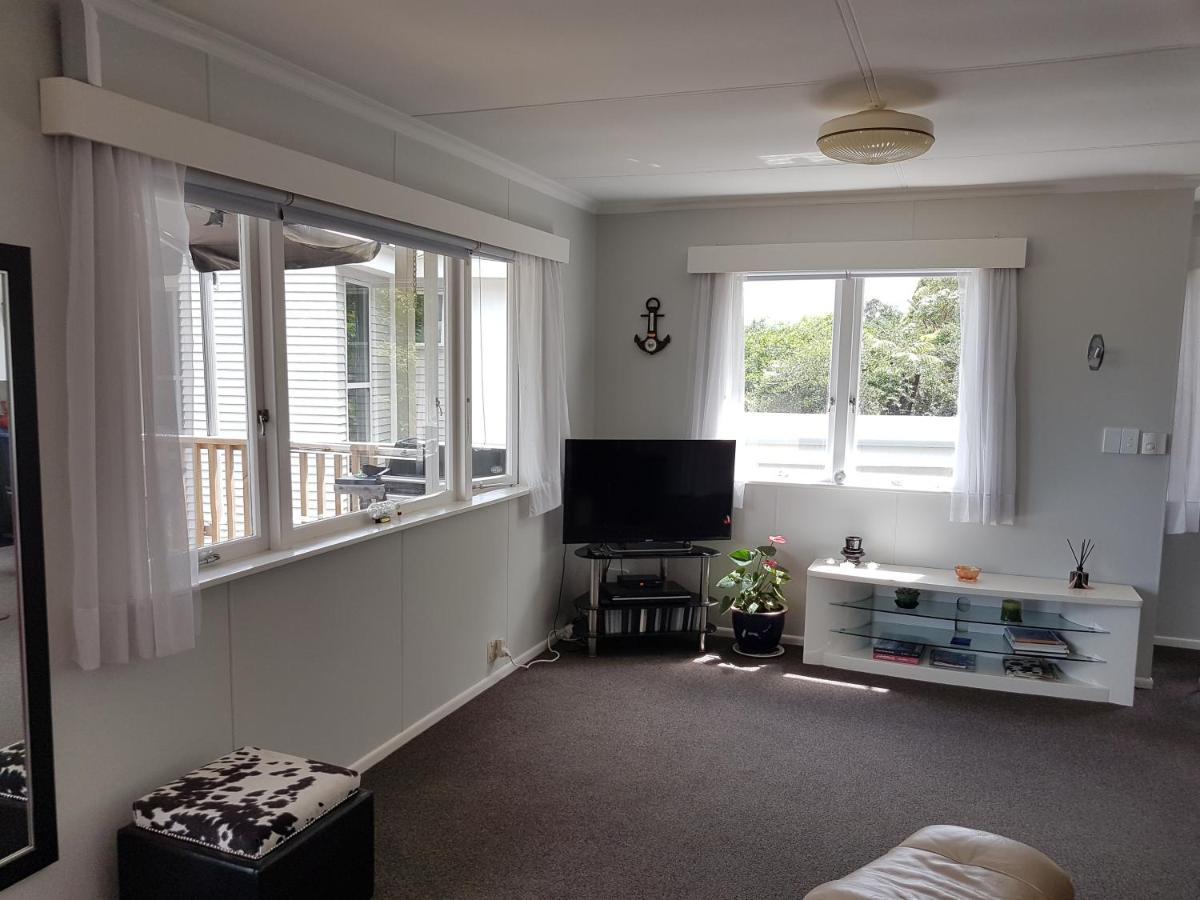 Coromandel Tapu - Beachfront Escape Bagian luar foto